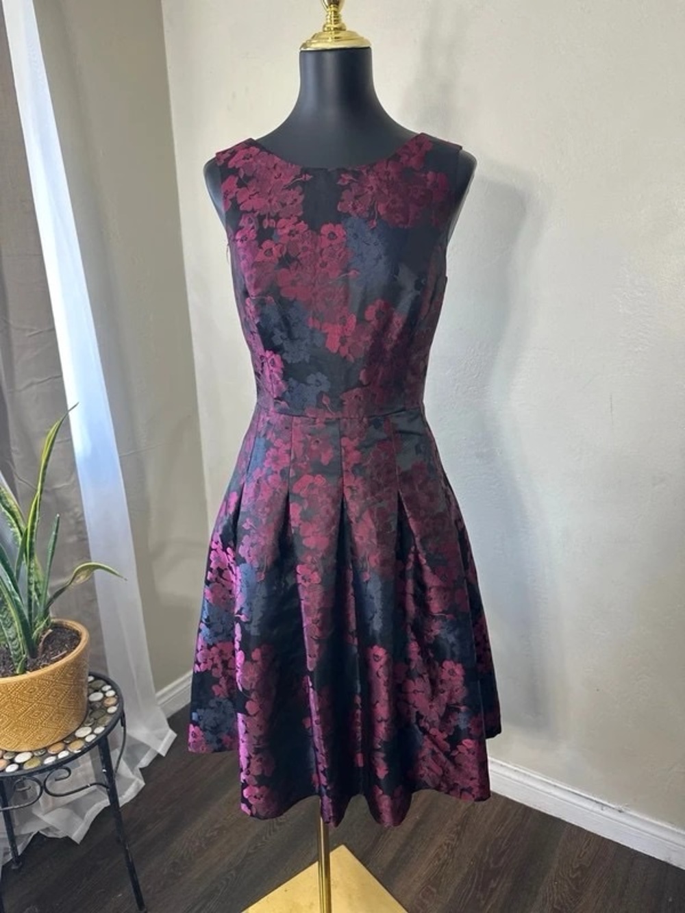 Sleeveless Floral Jacquard Maxi Dress in Wine and Black